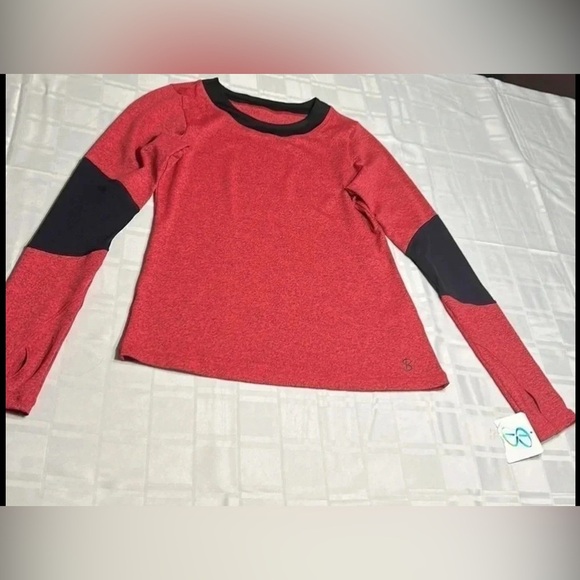 NWT reg 90$ Sofibella long sleeve T Shirt,top.
Colorblock,activewear,Athleisure - Picture 2 of 14